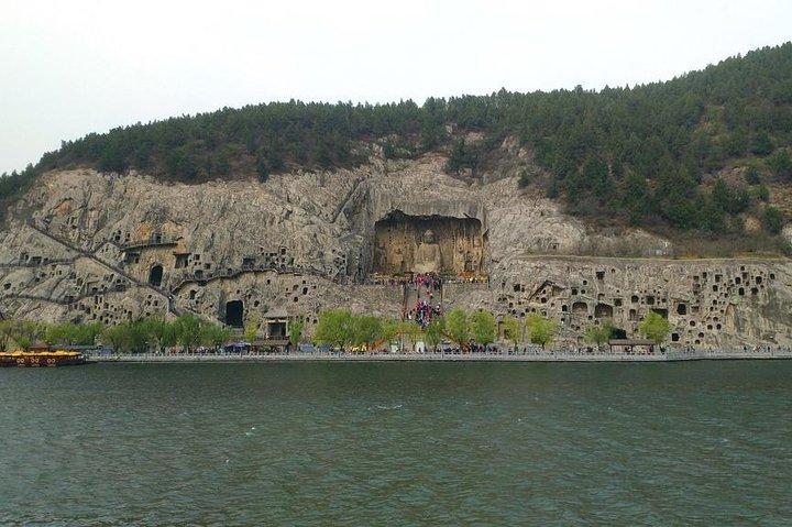 Private Half-Day Longmen Grottoes Walking Tour from Luoyang
