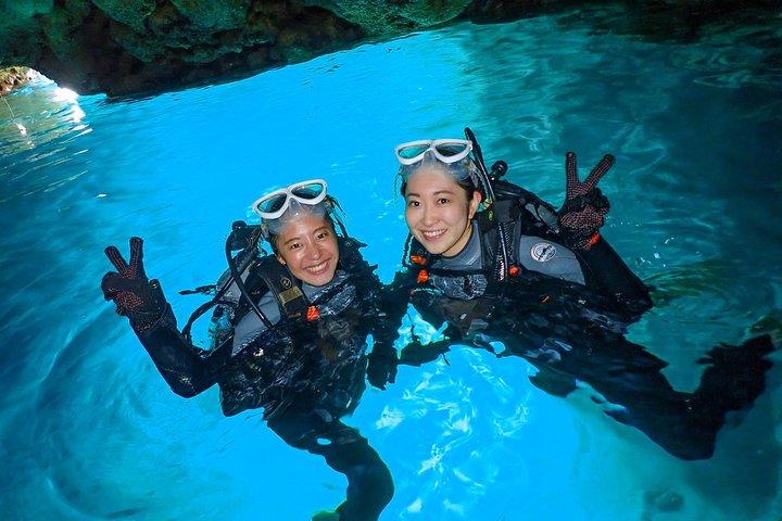 Blue cave experience diving [charter system / boat holding] | I am very satisfied with the beautiful facilities of the shop