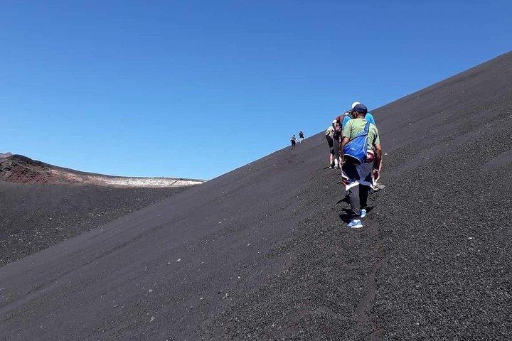 6. Hike to the crater of Little Pico 2014, on the volcano of FOGO