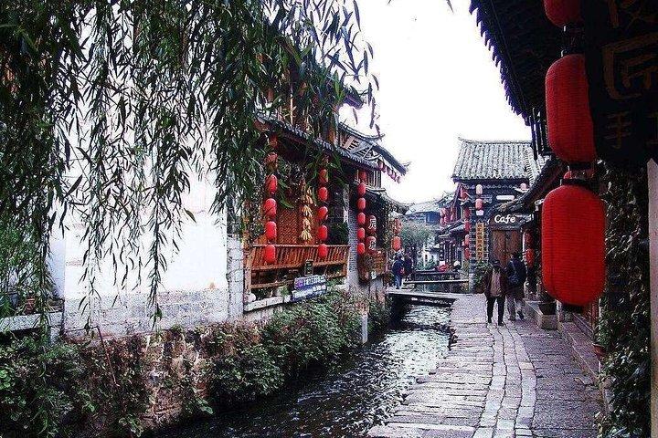 Lijiang Day Tour to Jade Dragon Snow Mountain, Black Dragon Pool and Old Town