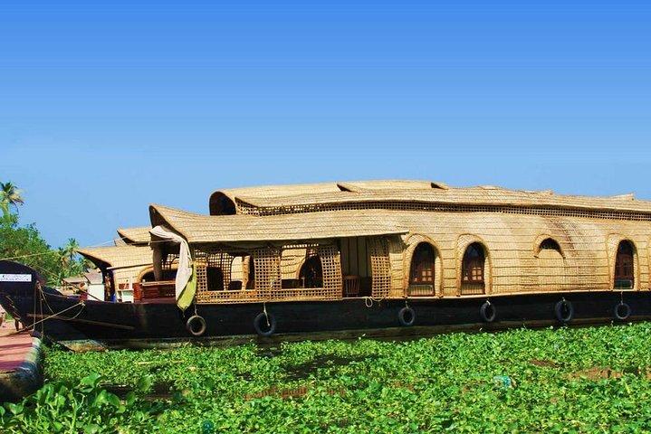 Trivandrum Private Tour: Overnight Alleppey Backwaters Houseboat Cruise
