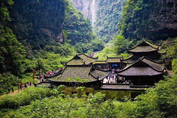1-Day Private Tour: Wulong Tiankeng Three Bridges and Fairy Mountain