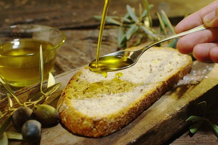 Small-Group Extra Virgin Olive Oil Tasting in Ascoli Piceno