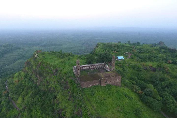 Fortress of Legends: Exploring Asirgarh Fort from Indore