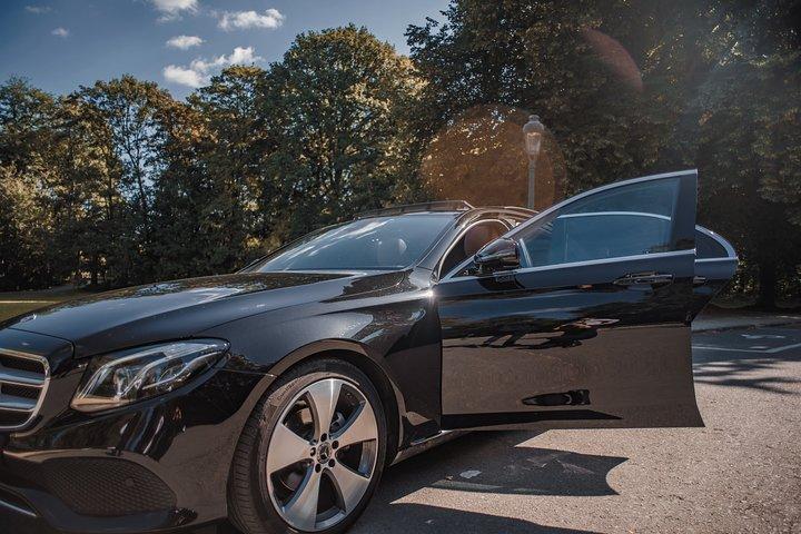 Private transfer from BRU Airport to Brussels city with luxury limousine 3 pax