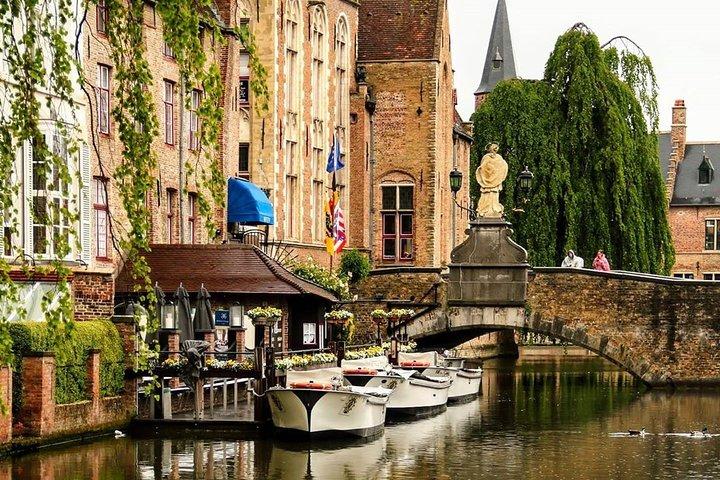 Full Day Private Tour to Medieval Brugge with a Licensed Limo Driver 