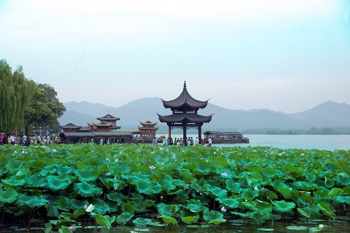  Hangzhou Private Day Tour of West Lake, Lingyin Temple and Tea Village