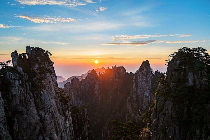 3-Day Mount Huangshan Private Tour with Hongcun Village and Tunxi Old Street 