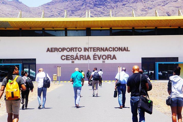 São Vicente: Private Transfer from Airport to Mindelo or Vice Versa