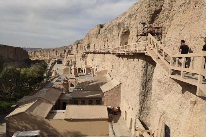 Dunhuang Private Day Tour to Yulin Caves, Suoyang City Ruin, Sun of Earth Statue