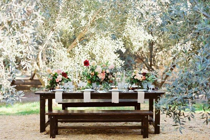 Think of a romantic meal in the Olive Trees shade, accompanied by Tuscan wines!