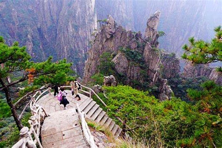 Private Hiking Tour of Huangshan Mountain with Xihai Grand Canyon 