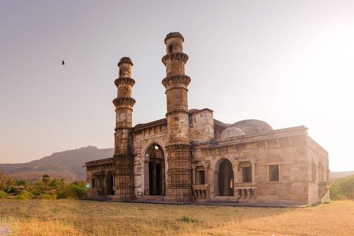 Champaner-Pavagadh Archaeological Park Day Trip (Guided Car Tour from Ahmedabad)