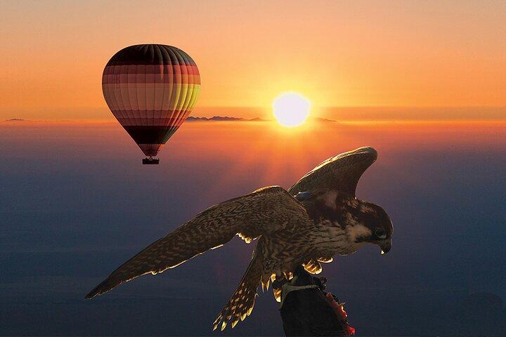 Amazing Hot Air Balloon With Beautiful Desert Sunrise View