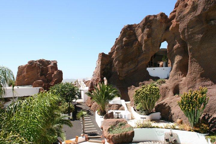 Private Luxury Full Day Tour of North Lanzarote: Hotel or Cruise port pick-up