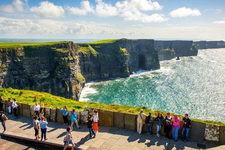 Cliffs of Moher explorer day tour from Limerick. Guided.