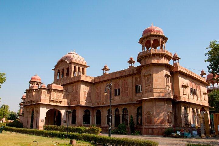 Highlights of Bikaner, Guided Half-Day Car Tour