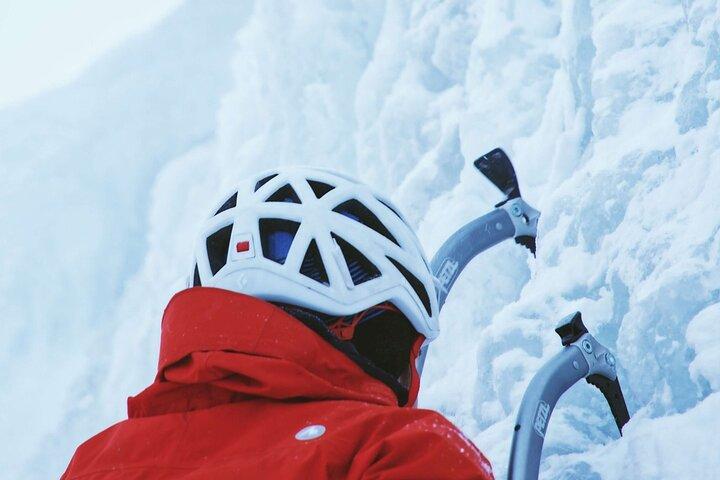 Half Day Ice Climbing for Beginners in Åre