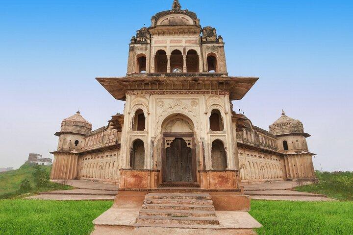 Spiritual Trails of Orchha (2 Hours Guided Temples Walking Tour)