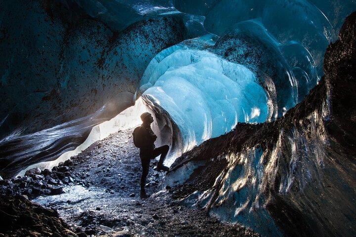 Skaftafell Ice Cave and Glacier Hike - Extra Small Group
