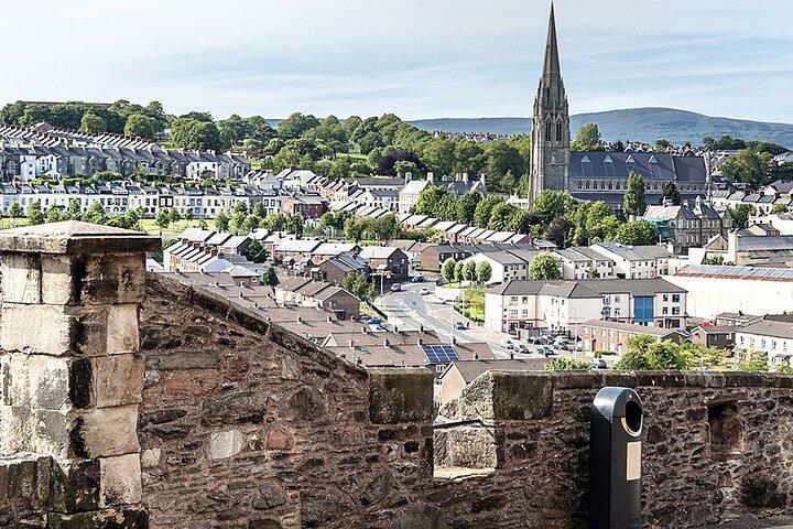 Derrie Danders: Highlights of the Walled City a Self-Guided Audio Tour