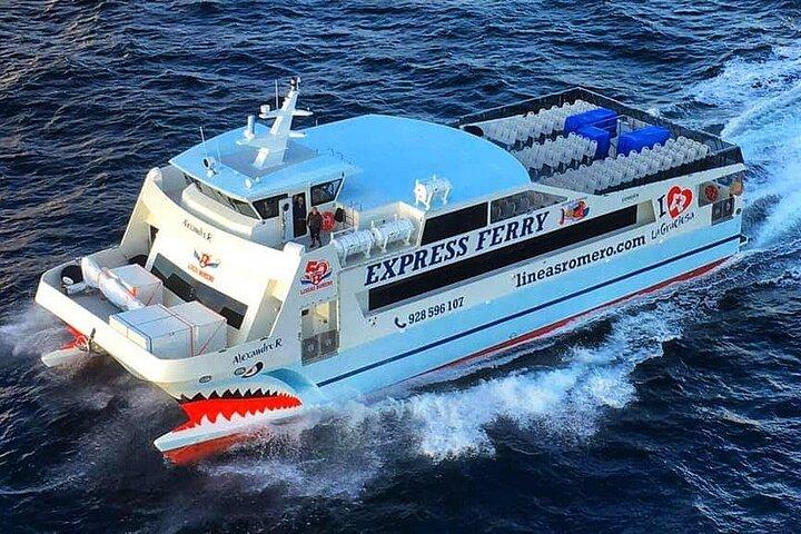 Lanzarote: Ferry return ticket to la Graciosa with free wifi