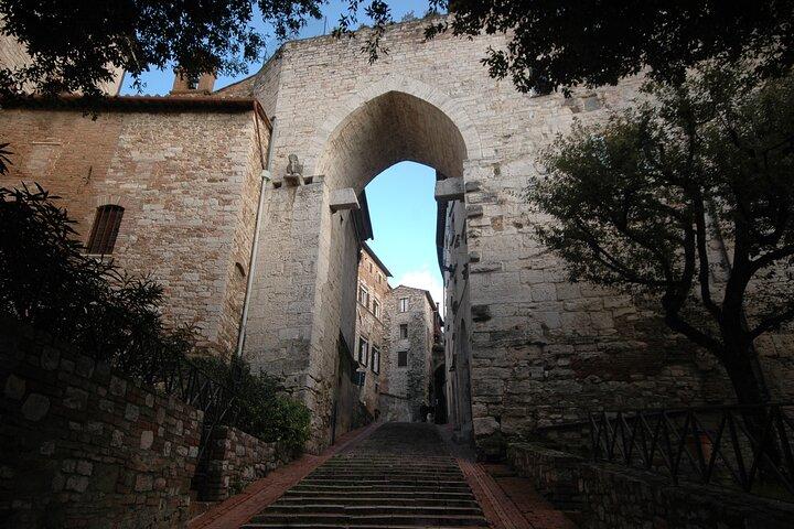 The secrets of Perugia. Underground and Etruscan tour