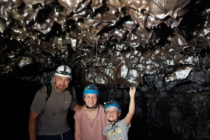 Guided tour of the 2004 lava tunnels