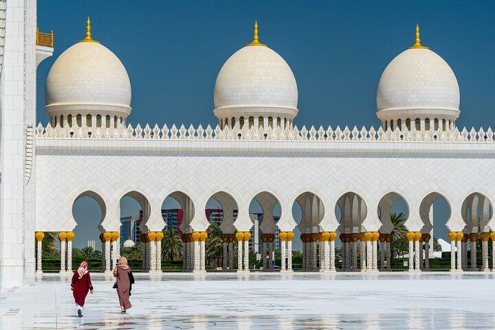 Semi-Private Abu Dhabi Guided Cultural Tour with Lunch 