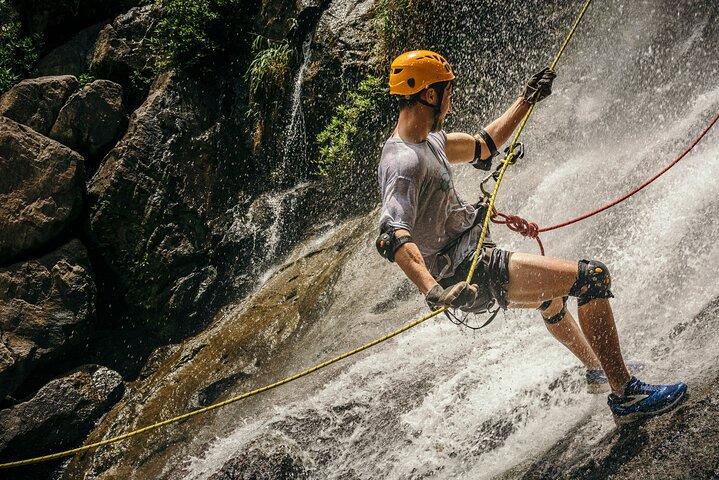 Extreme Waterfall Rappelling at Bocawina Rainforest - Antelope Falls 