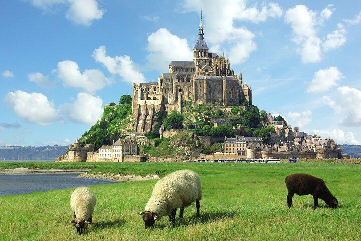 Mont Saint Michel Private Tour with Pickup from Honfleur