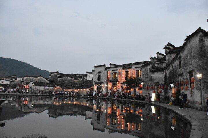 Full-Day Private Tour of Hongcun and Xidi Village with Pick Up