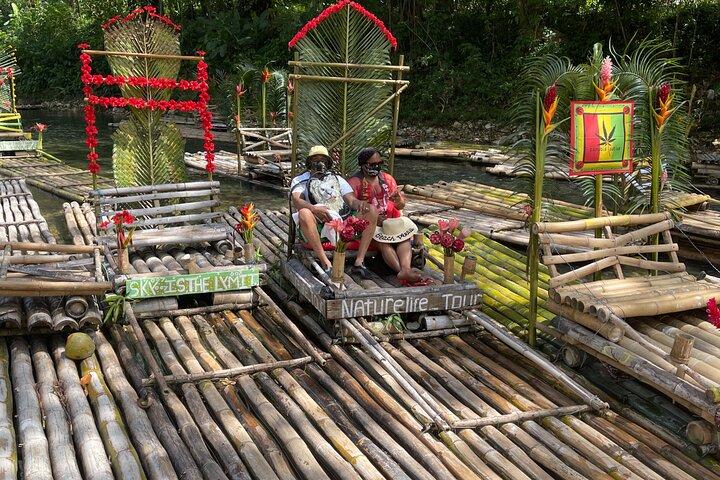 Bamboo rafting on the great river transportation 