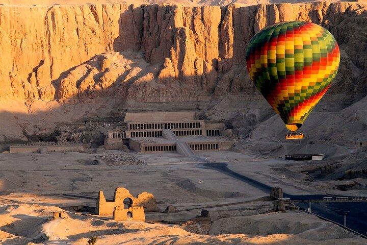 45-Minute of Amazing Sunrise Hot Air Balloon Over the Historical sites in Luxor