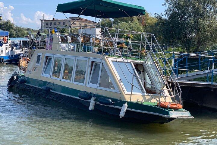 Sightseeing tours and private tours in the Danube Delta ... Camely Hidrobuz