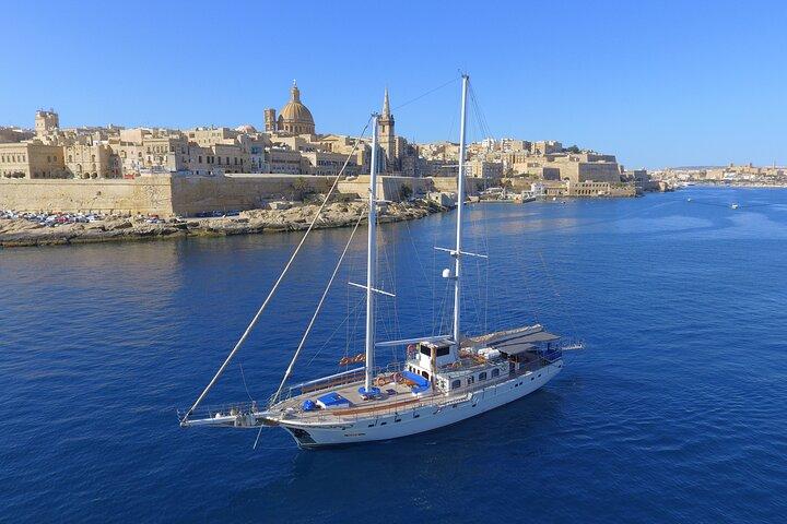 Hera Round Malta & Comino Blue Lagoon