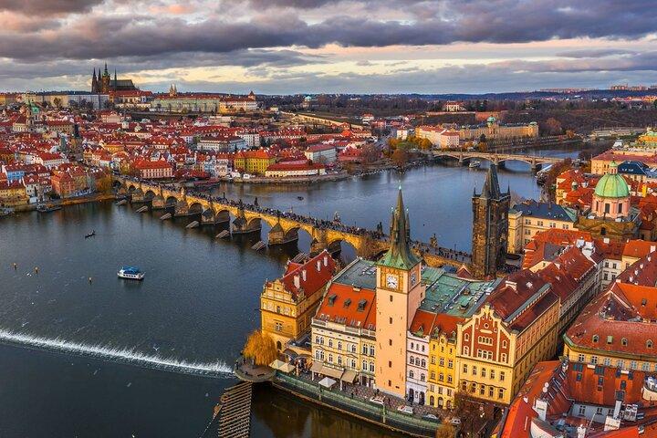 Best of Prague Walking tour and Cruise with Authentic Czech Lunch