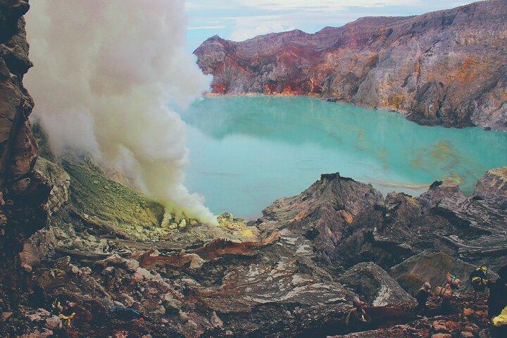 2-Day North Bali and East Java Tour with Ijen Blue Fire Trek