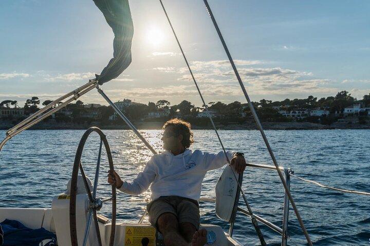 Sailing experience on a 4-hour sailboat in Girona