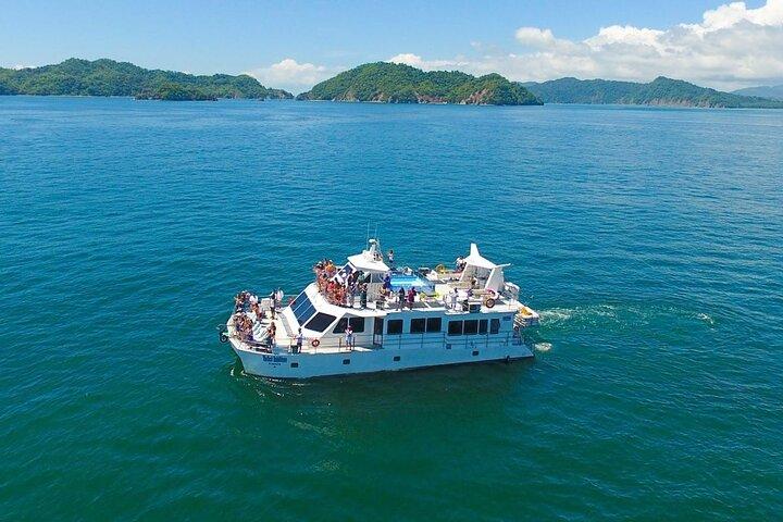 Full Day Excursion to Tortuga Island from Puntarenas