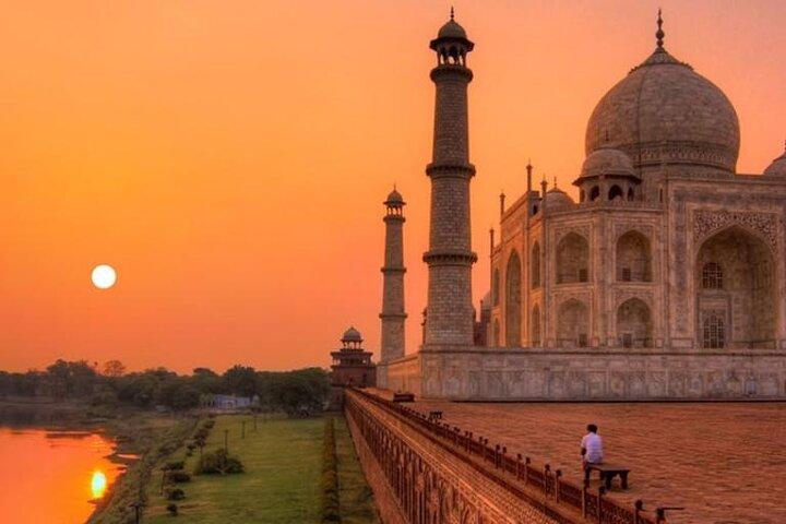 All Inclusive Private Taj Mahal Sunrise Tour with Agra Fort Visit