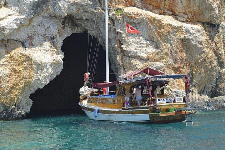 Half-Day Boat Tour to Antalya Waterfalls