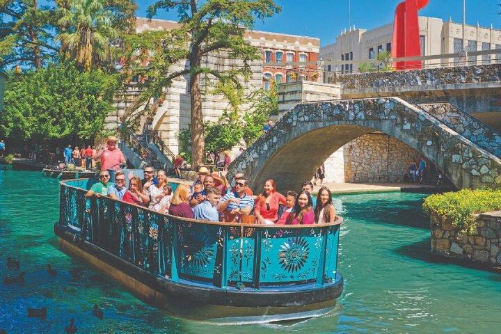 Best of San Antonio Small Group Tour with Boat + Tower + Alamo