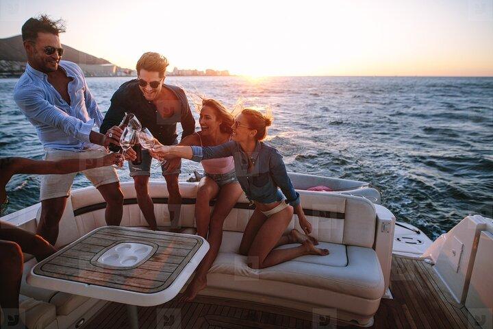 Cabo San Lucas Arch Sunset Yacht Tour plus Dinner and Drinks