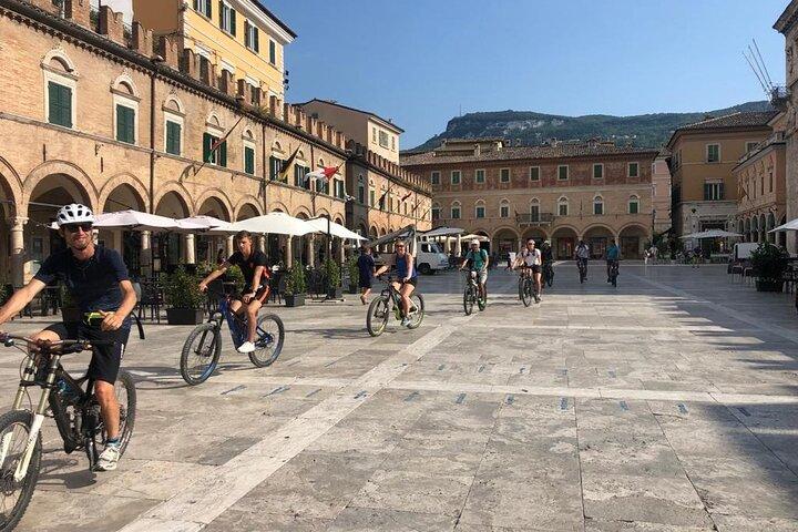 Exciting E-Bike Tour among the beauties and history of Ascoli