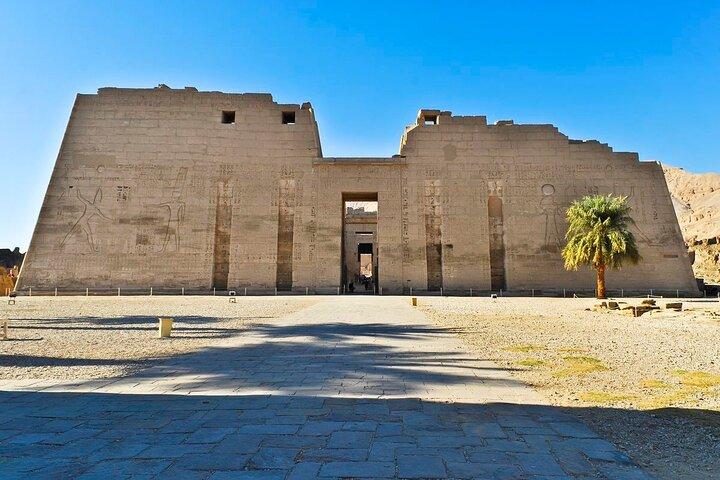 Luxor Day Tour,Kings Valley,Karnak, Felucca,And More Including Flight from Cairo