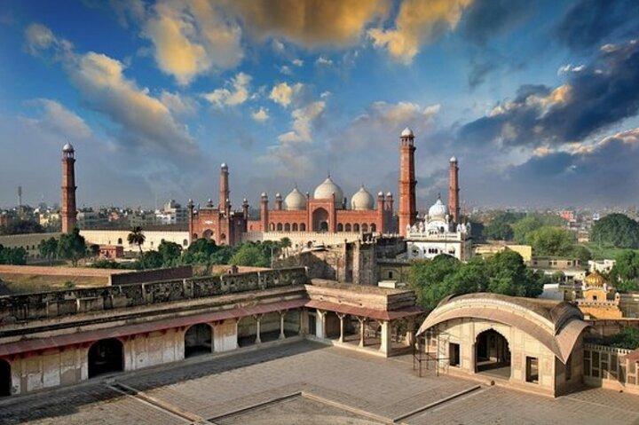 Lahore Full Day Sightseeing Guided Tour