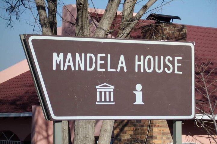 Half-Day Guided Tour of Johannesburg and Soweto Township 
