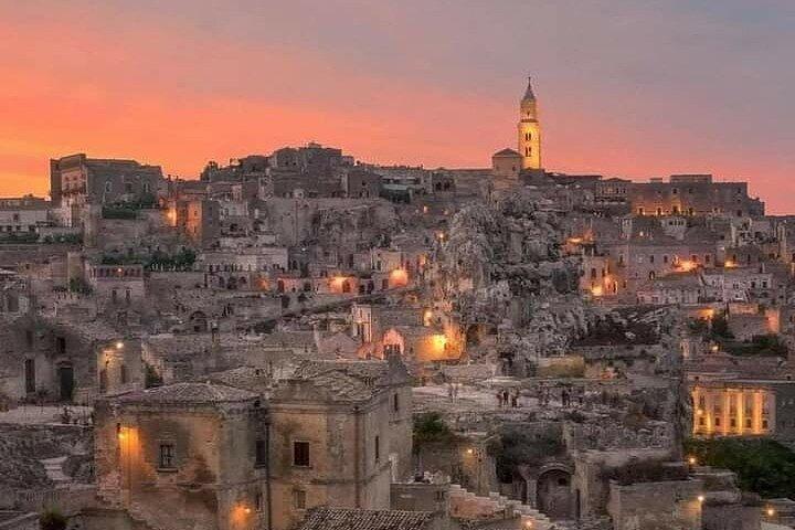 2h Night Walking Tour with Guide and Entrance fees in Matera