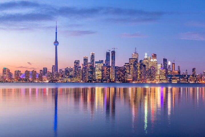 Toronto Small Group Night Tour with Harbour Boat Cruise